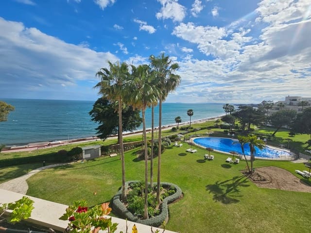 Apartamento de 3 habitaciones en Estepona en venta con piscina garaje - 1.049.000 € (Ref: 9412831)