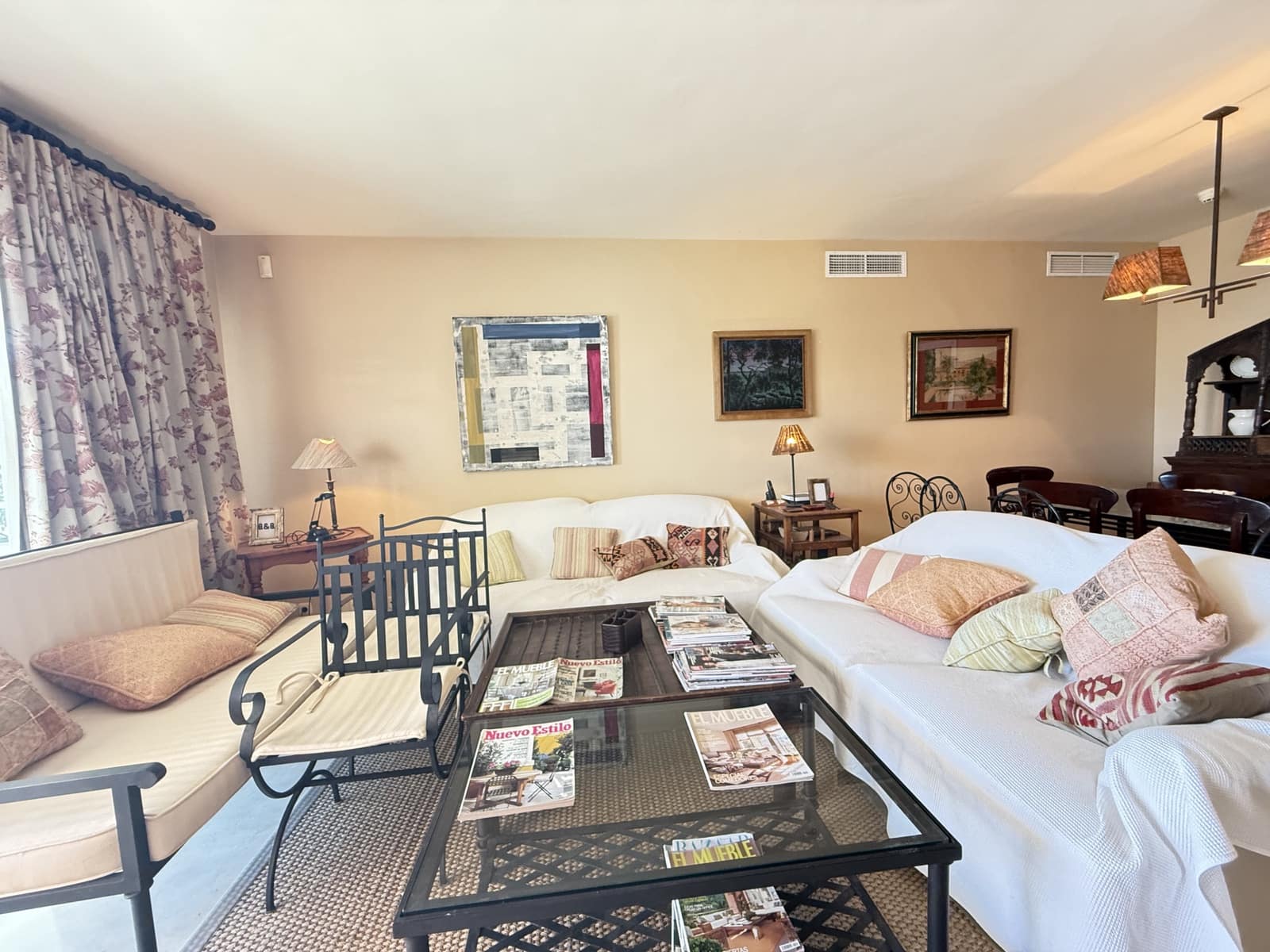 Apartamento de 3 habitaciones en Estepona en venta con piscina garaje - 1.049.000 € (Ref: 9412831)