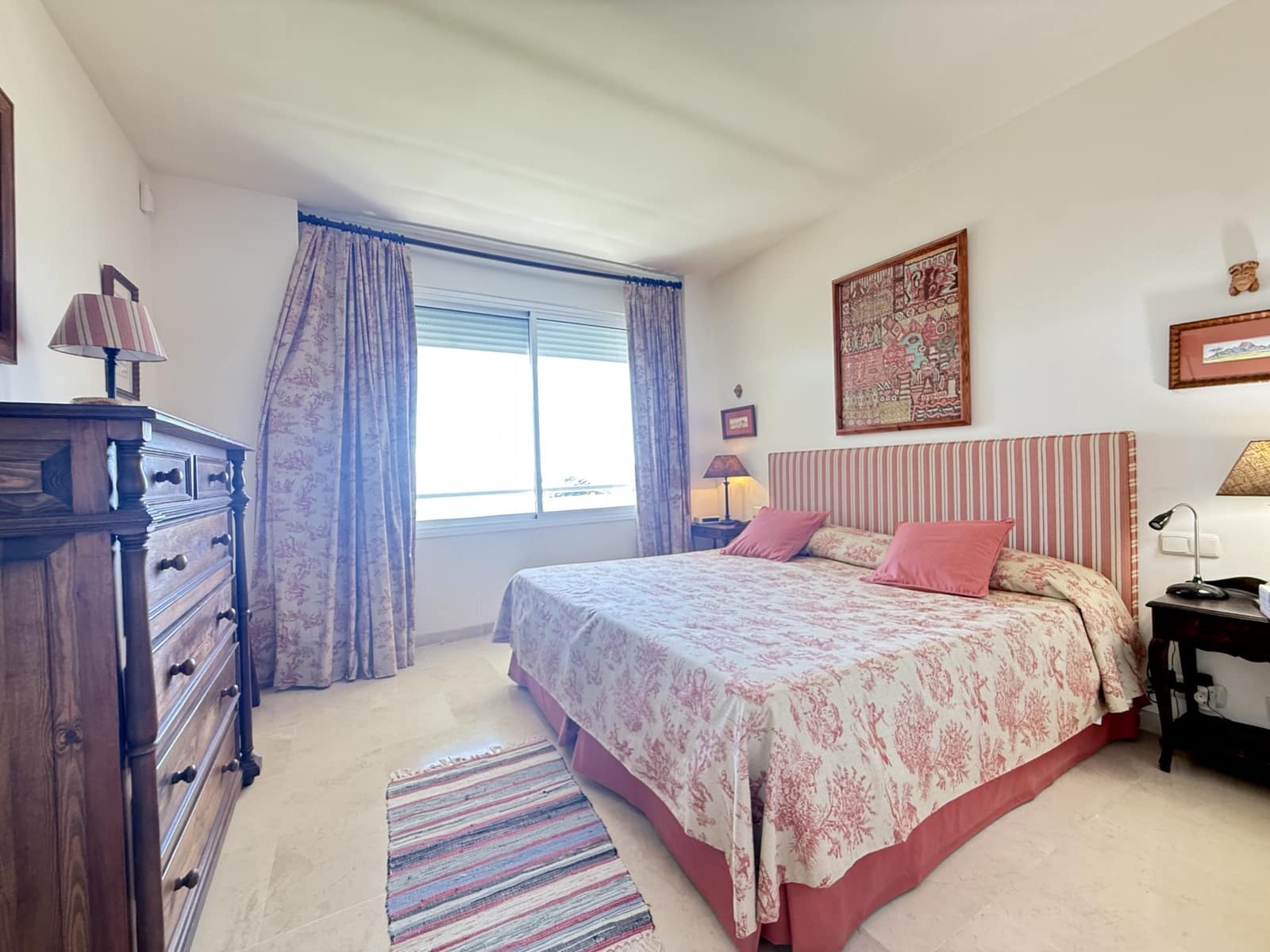 Apartamento de 3 habitaciones en Estepona en venta con piscina garaje - 1.049.000 € (Ref: 9412831)