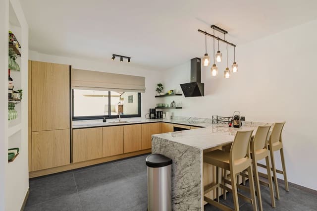 3 soveværelse Byhus til salg i Aloha Golf, Marbella - € 735.000 (Ref: 10010156)