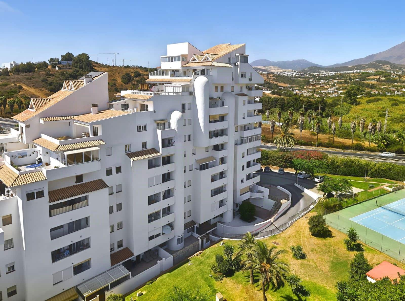 2 chambre Appartement à vendre à Estepona avec piscine garage - 410 000 € (Ref: 10094025)