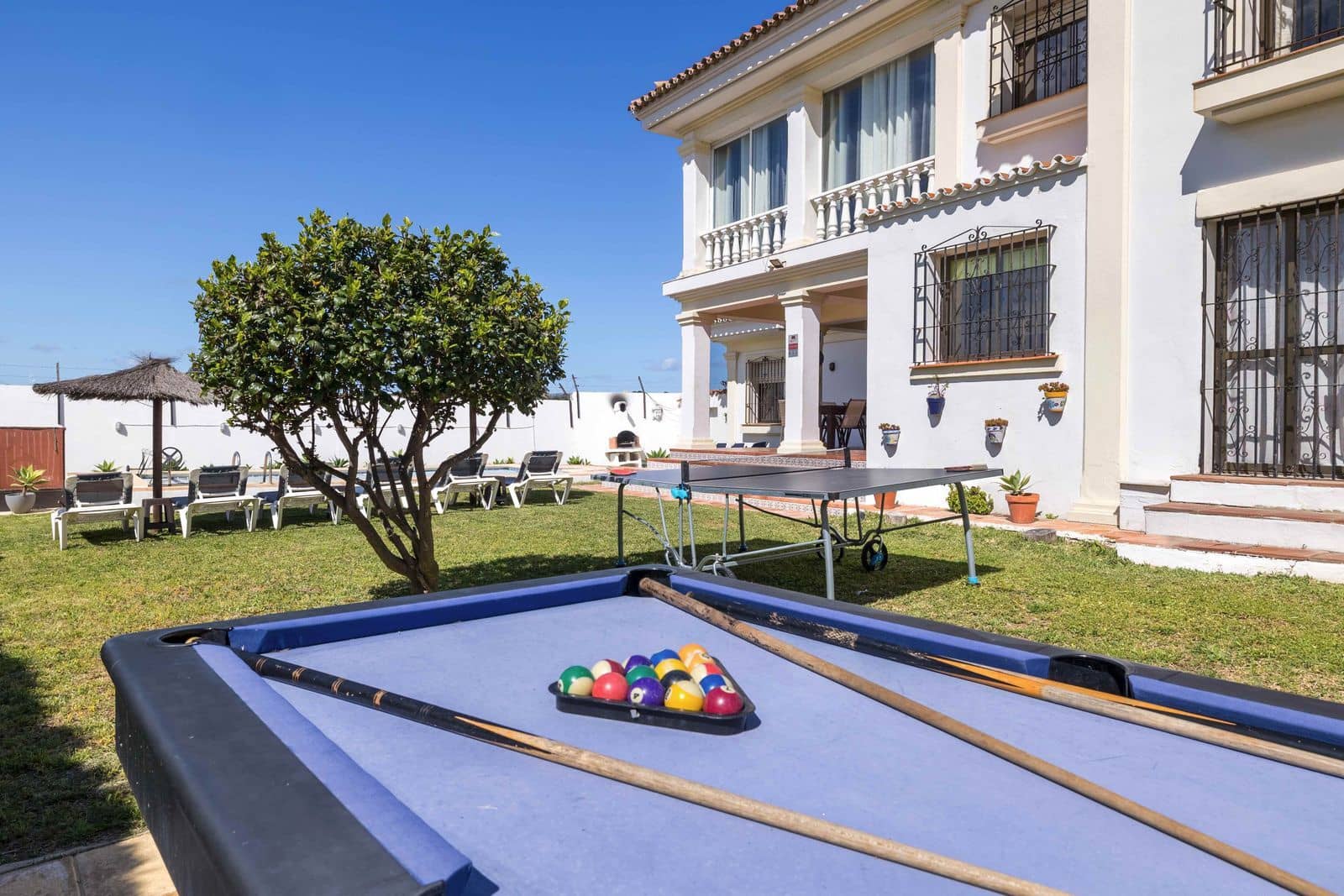 5 bedroom Villa for sale in Estepona with pool garage - € 995,000 (Ref: 9016296)