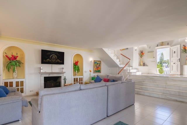 5 sovrum Villa till salu i Estepona med pool garage - 995 000 € (Ref: 9016296)