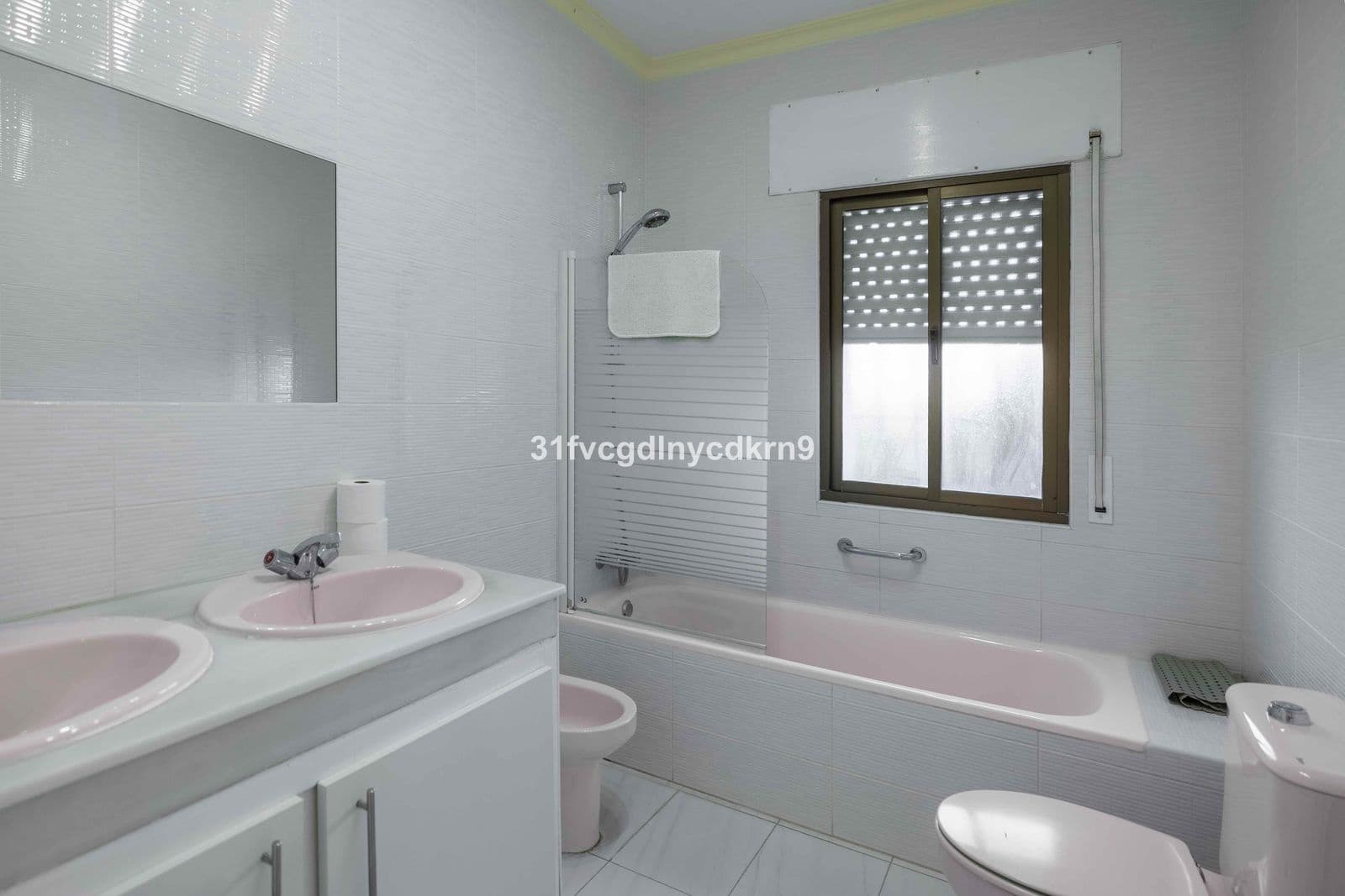 5 sovrum Villa till salu i Estepona med pool garage - 995 000 € (Ref: 9016296)