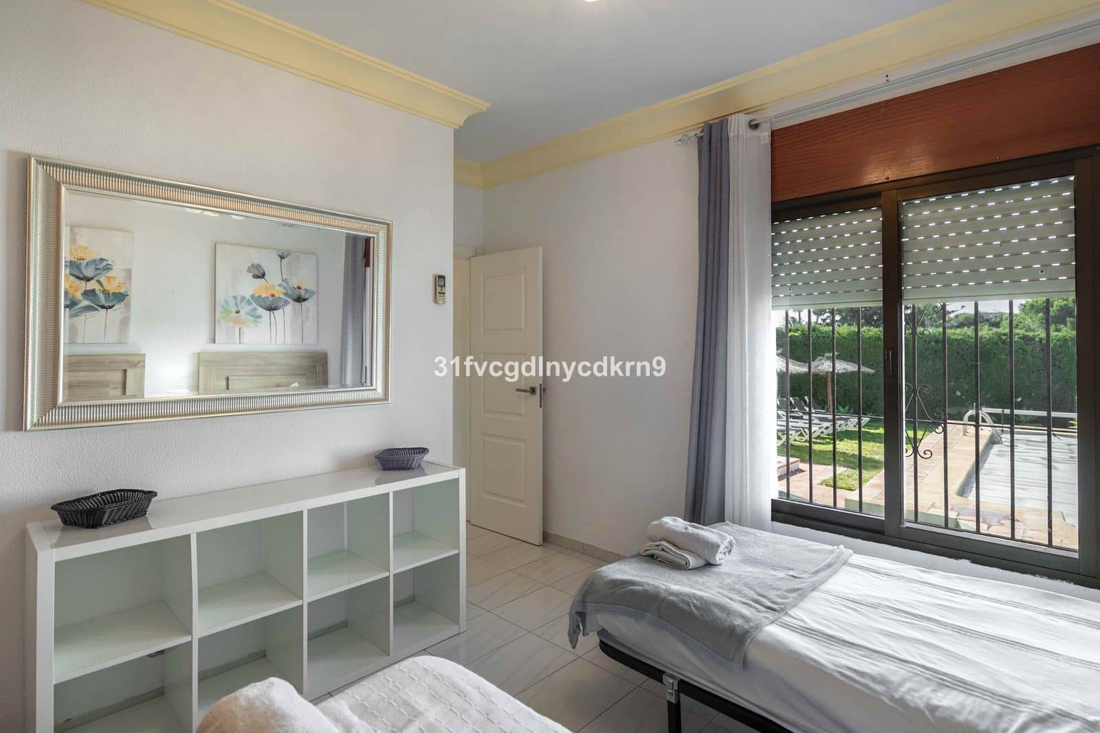 5 soverom Villa til salgs i Estepona med svømmebasseng garasje - € 995 000 (Ref: 9016296)