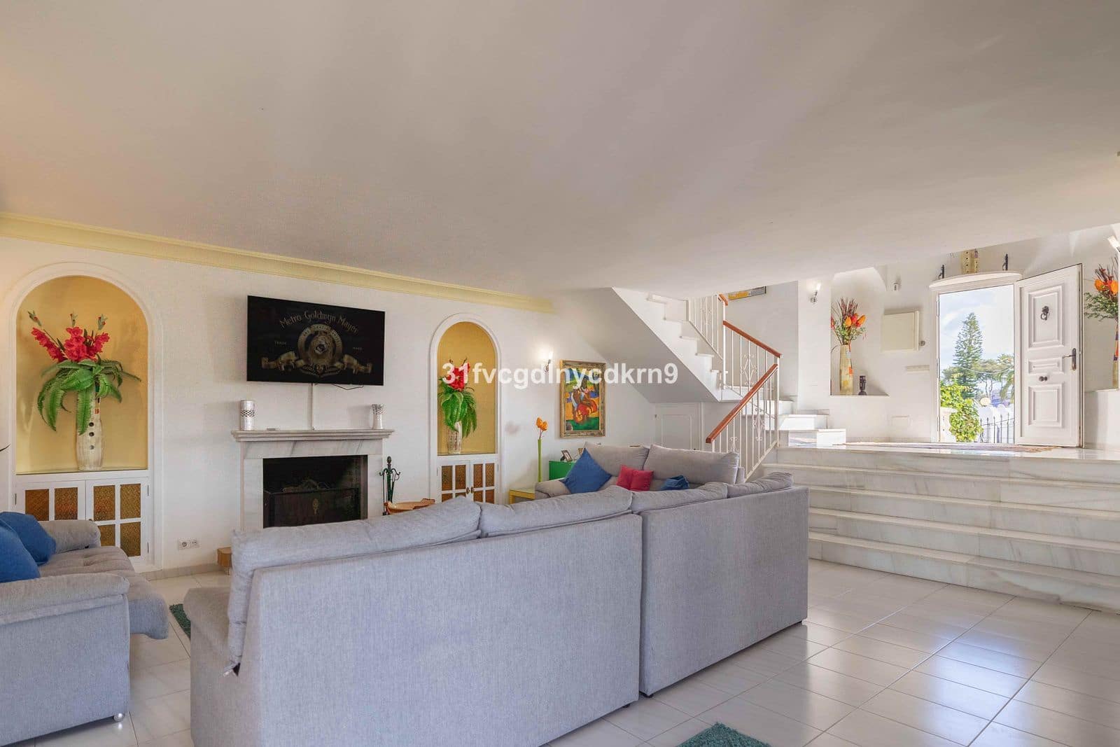5 bedroom Villa for sale in Estepona with pool garage - € 925,000 (Ref: 9016296)