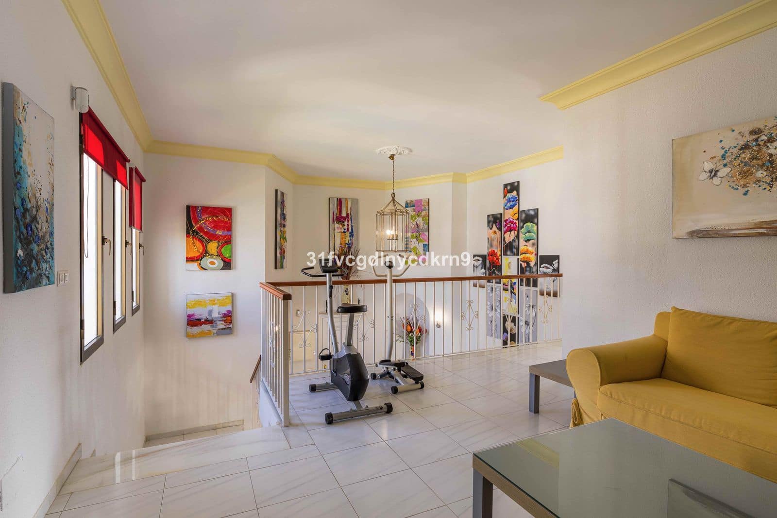 5 bedroom Villa for sale in Estepona with pool garage - € 925,000 (Ref: 9016296)