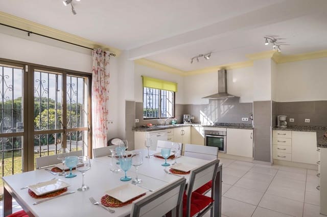 5 sypialnia Willa na sprzedaż w Estepona z basenem garażem - 925 000 € (Ref: 9016296)