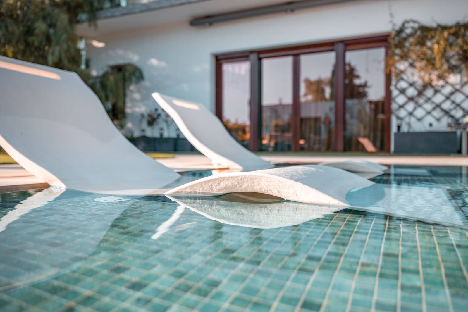 6 bedroom Villa for sale in Benahavis with pool - € 3,950,000 (Ref: 9016300)