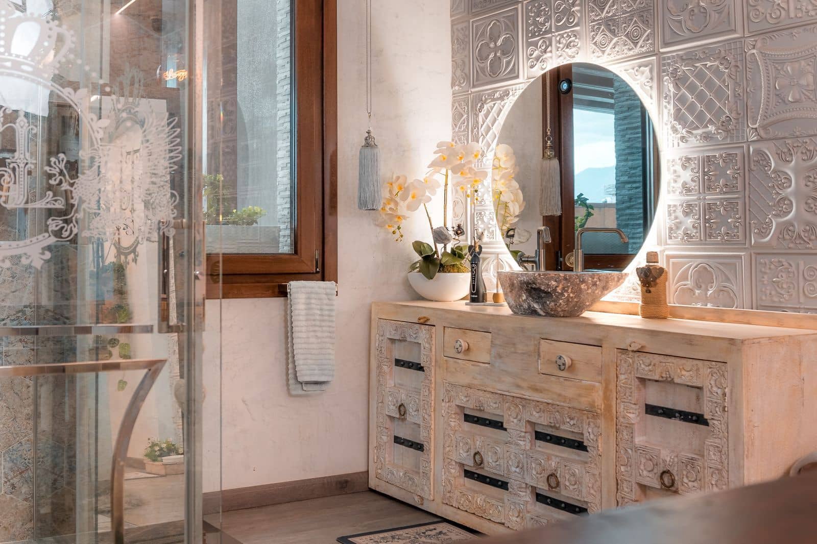 6 bedroom Villa for sale in Benahavis with pool - € 3,950,000 (Ref: 9016300)