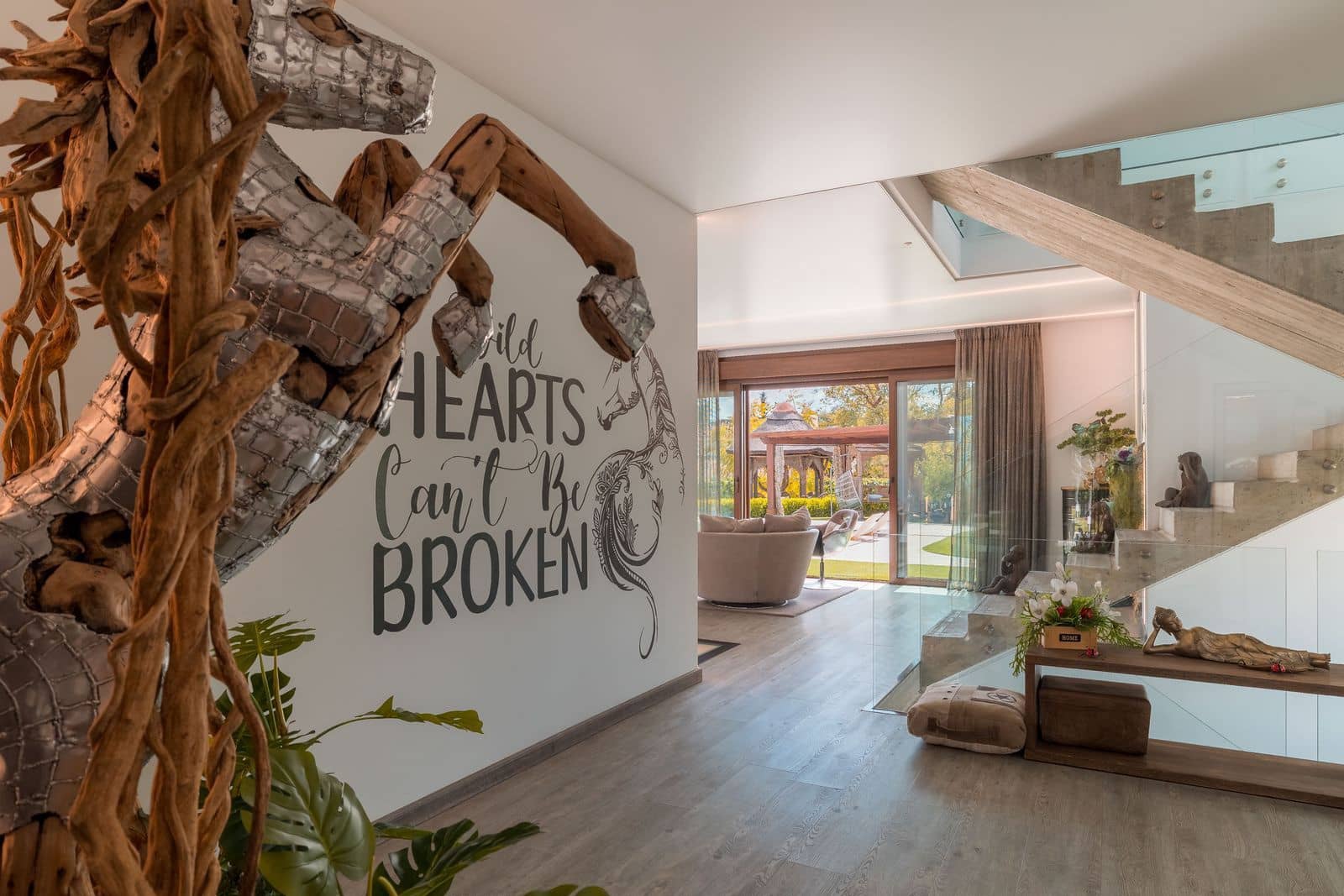 6 bedroom Villa for sale in Benahavis with pool - € 3,950,000 (Ref: 9016300)