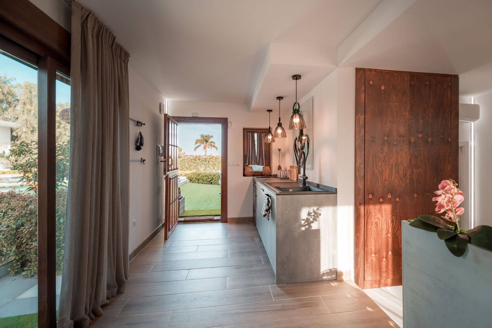 6 bedroom Villa for sale in Benahavis with pool - € 3,950,000 (Ref: 9016300)