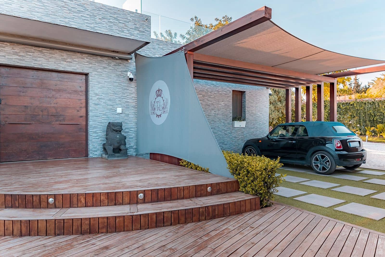 6 bedroom Villa for sale in Benahavis with pool - € 3,950,000 (Ref: 9016300)