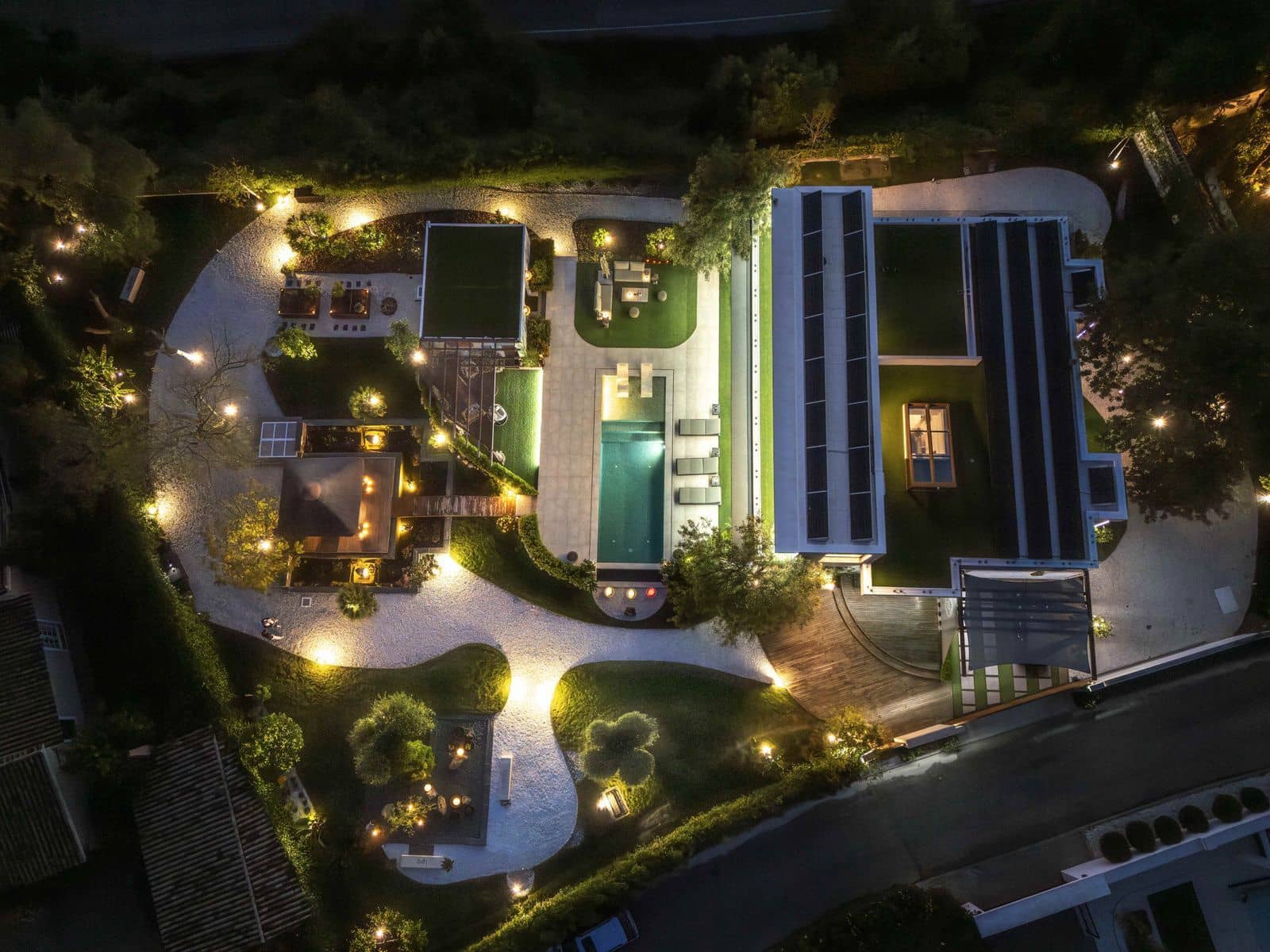 6 bedroom Villa for sale in Benahavis with pool - € 3,950,000 (Ref: 9016300)