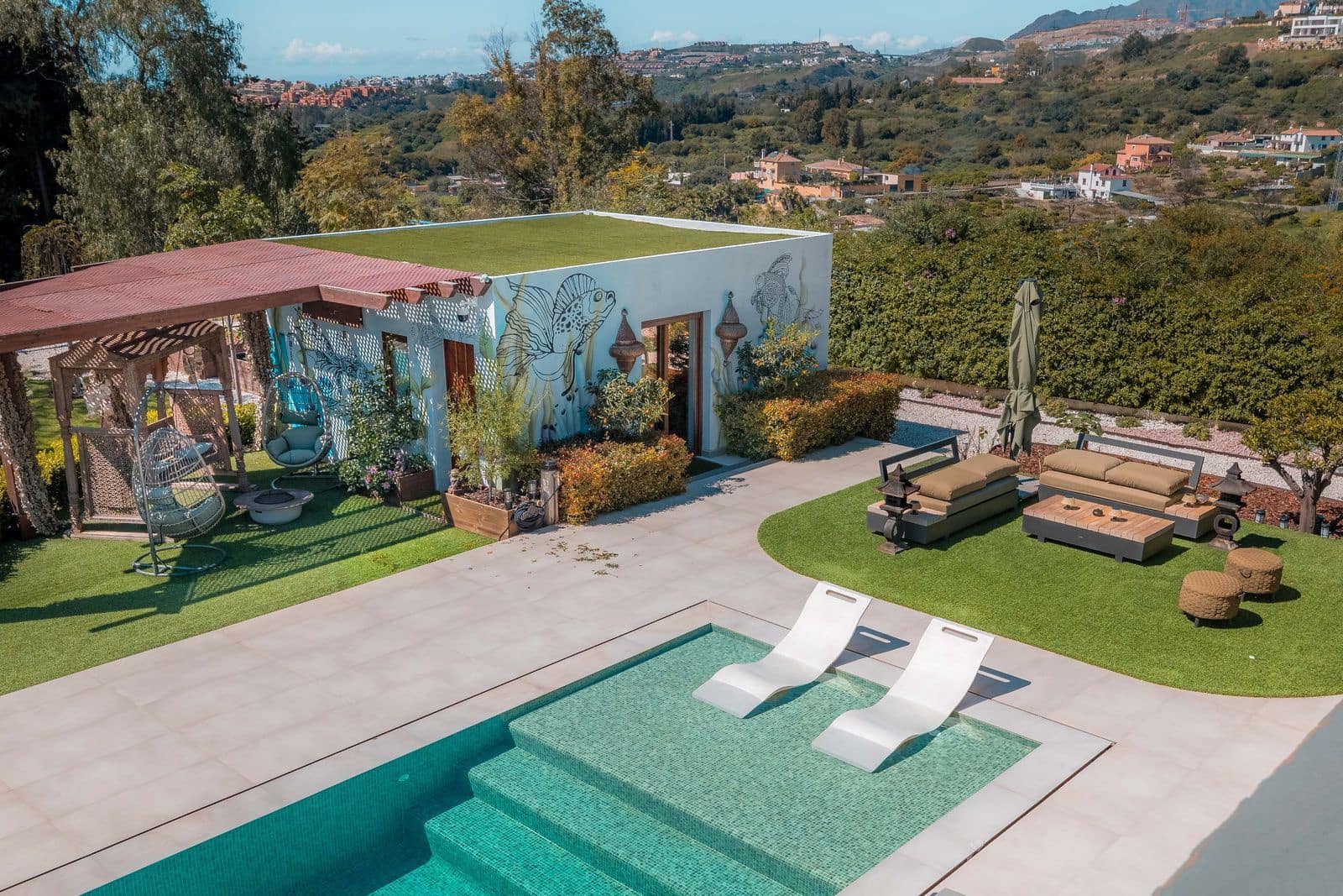 6 bedroom Villa for sale in Benahavis with pool - € 3,950,000 (Ref: 9016300)