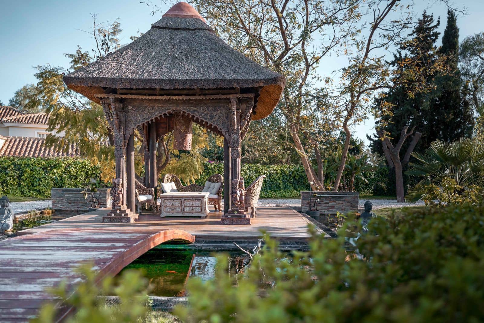 6 bedroom Villa for sale in Benahavis with pool - € 3,950,000 (Ref: 9016300)