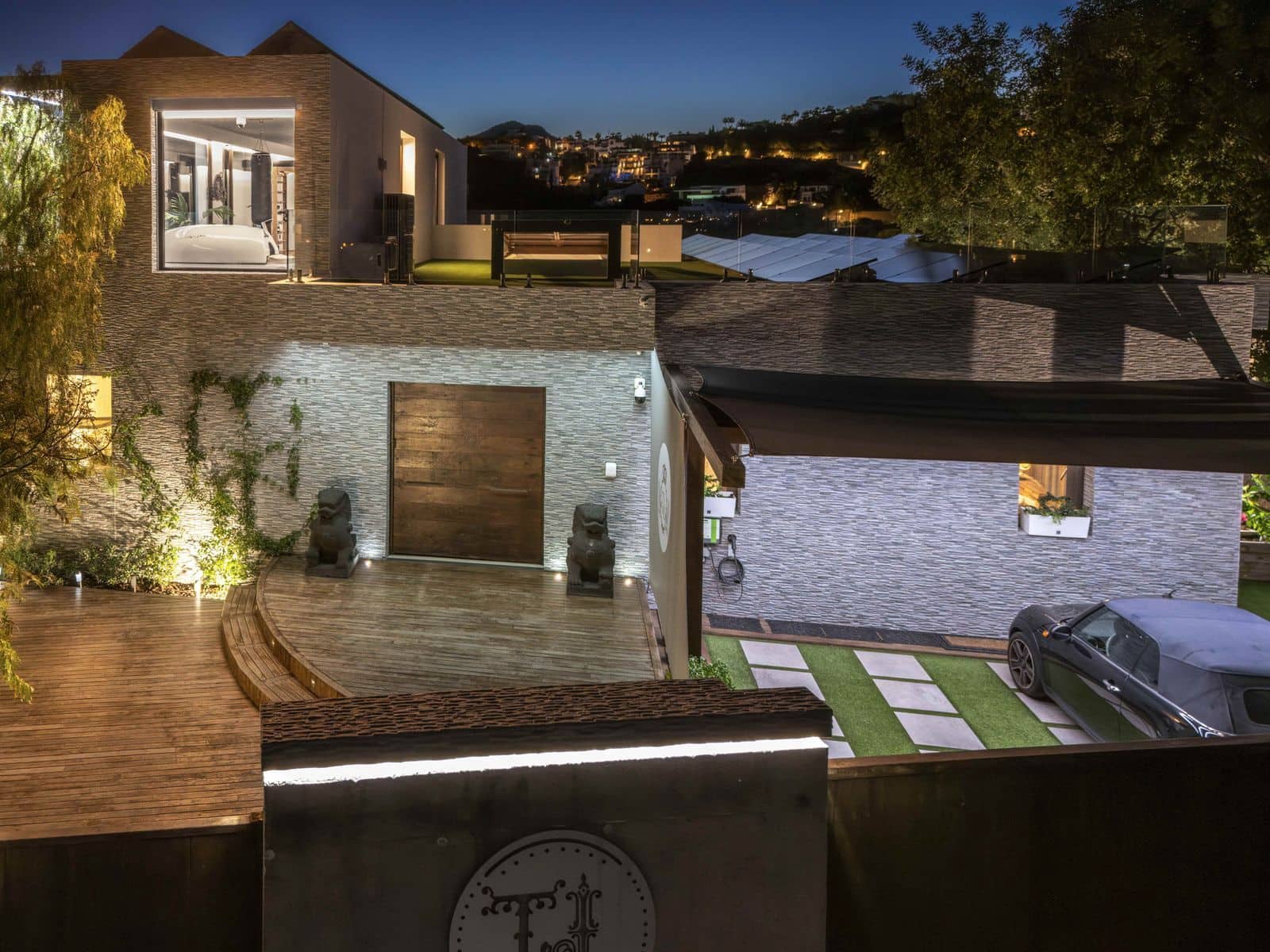 6 bedroom Villa for sale in Benahavis with pool - € 3,950,000 (Ref: 9016300)