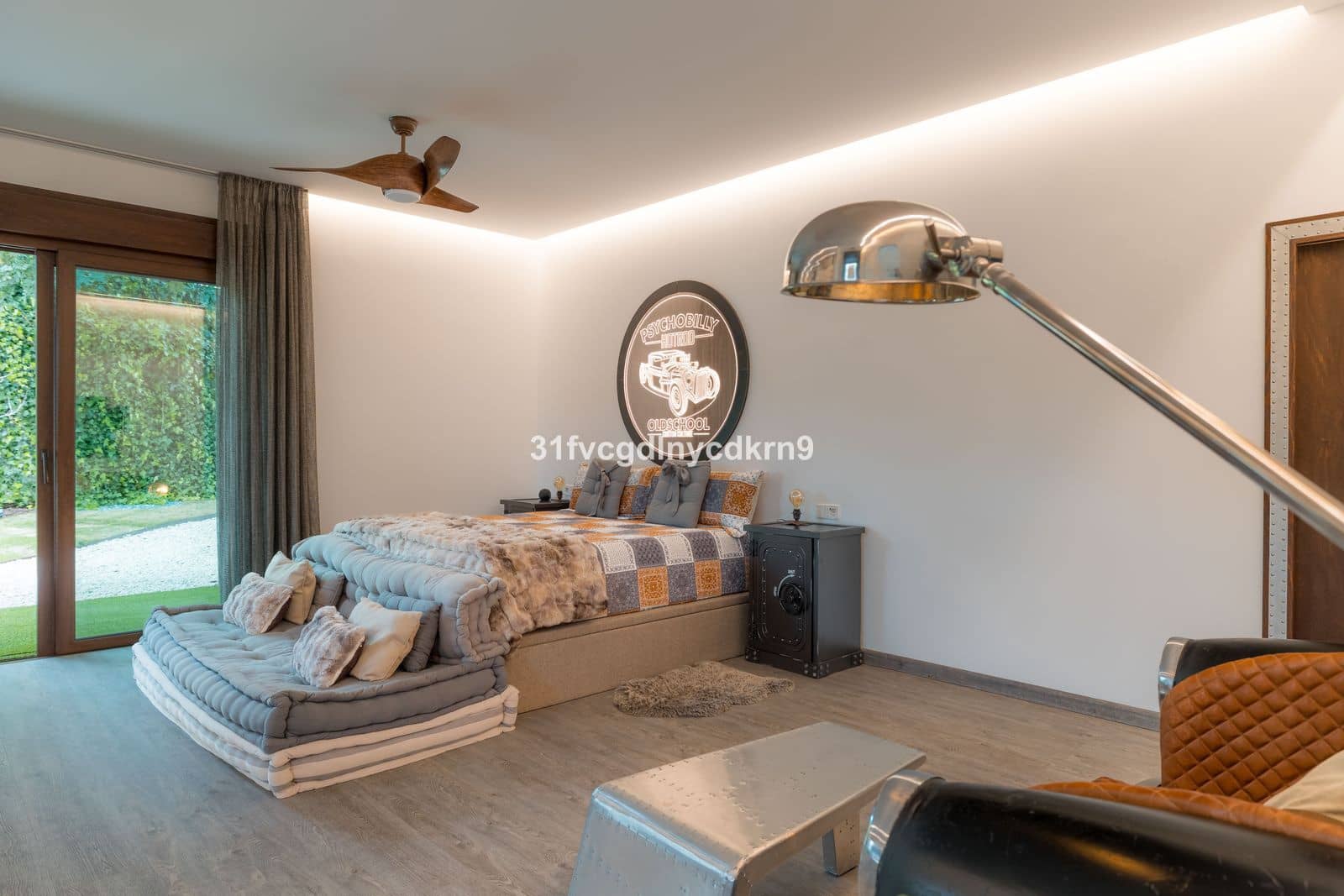 6 bedroom Villa for sale in Benahavis with pool - € 3,950,000 (Ref: 9016300)