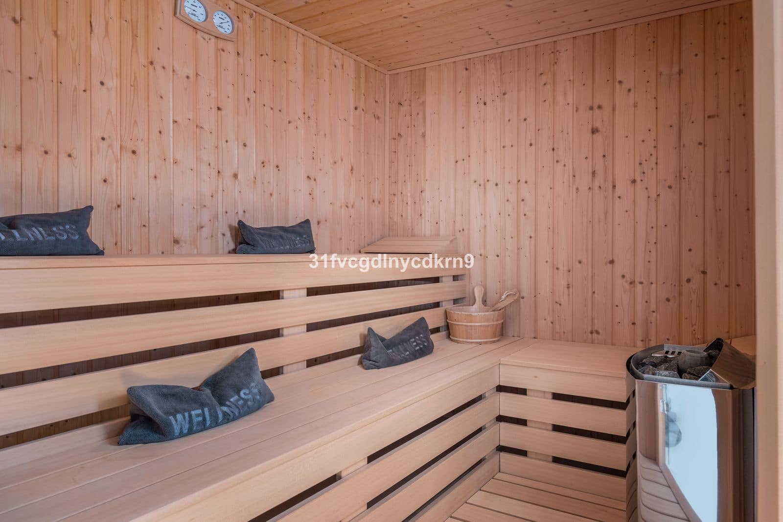 6 bedroom Villa for sale in Benahavis with pool - € 3,950,000 (Ref: 9016300)