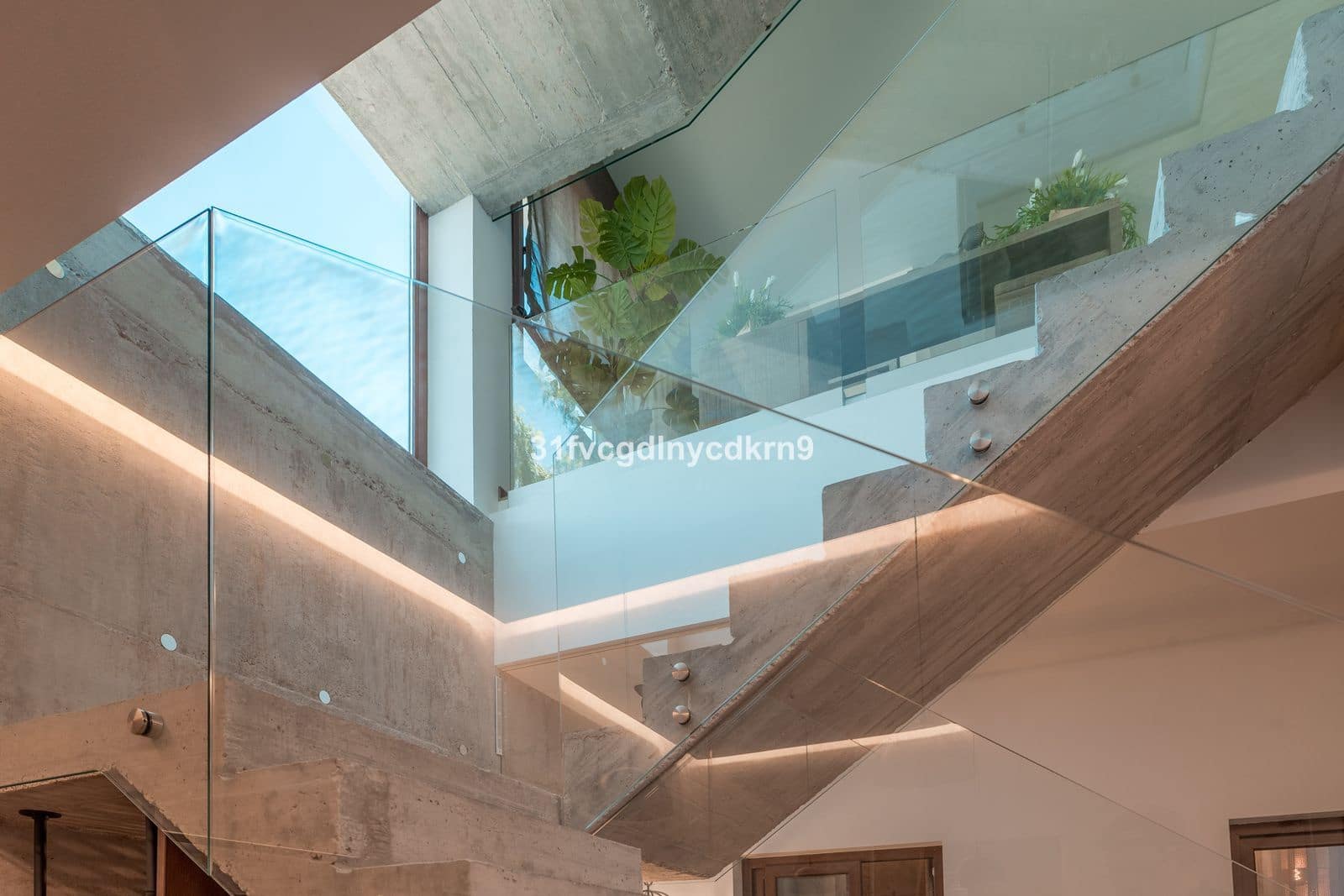 6 bedroom Villa for sale in Benahavis with pool - € 3,950,000 (Ref: 9016300)