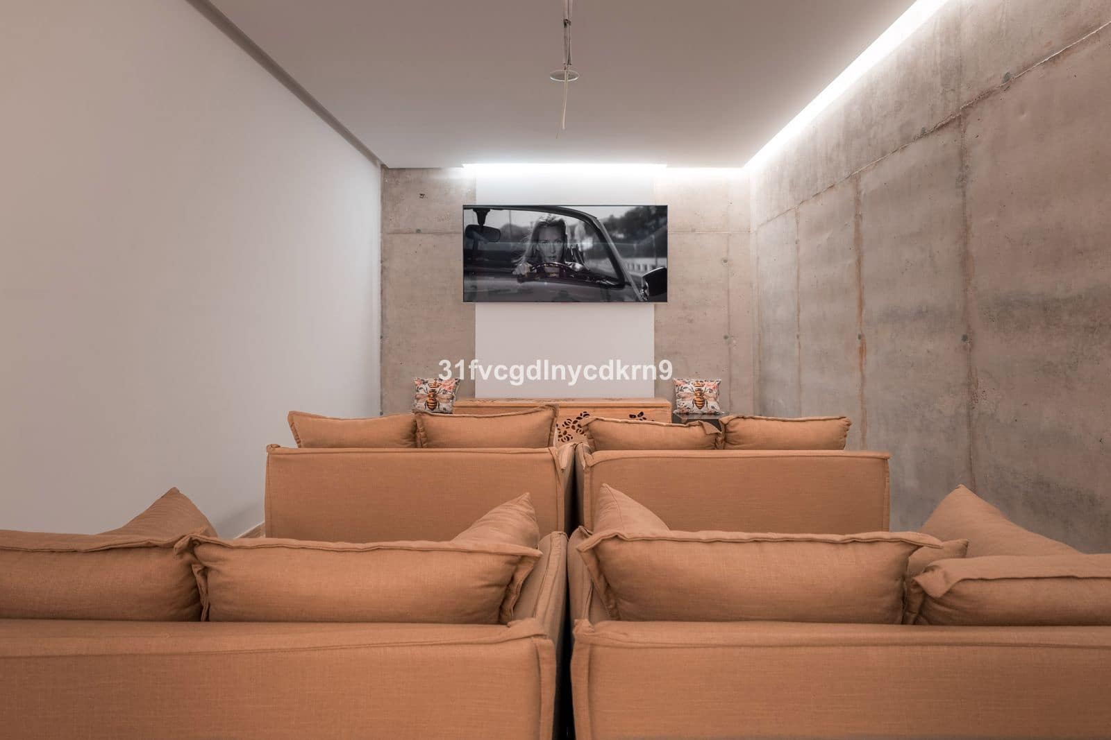 6 bedroom Villa for sale in Benahavis with pool - € 3,950,000 (Ref: 9016300)