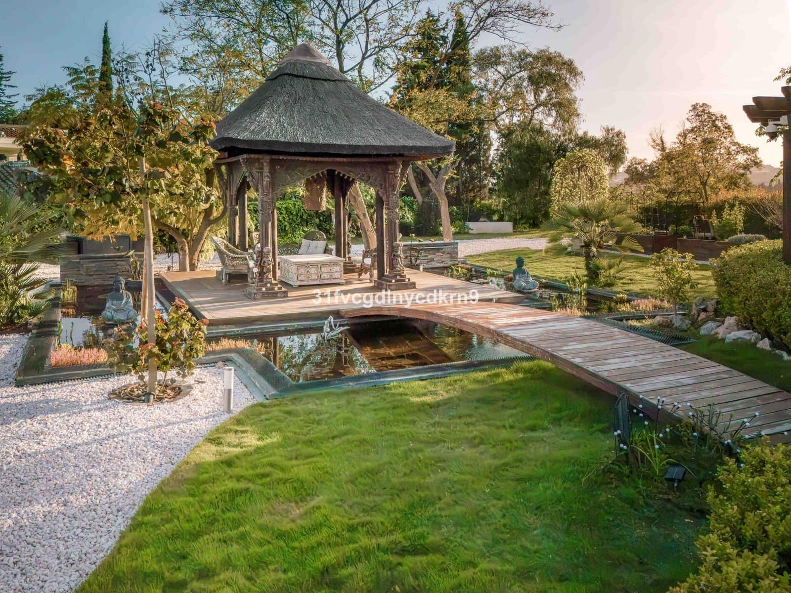 6 bedroom Villa for sale in Benahavis with pool - € 3,950,000 (Ref: 9016300)