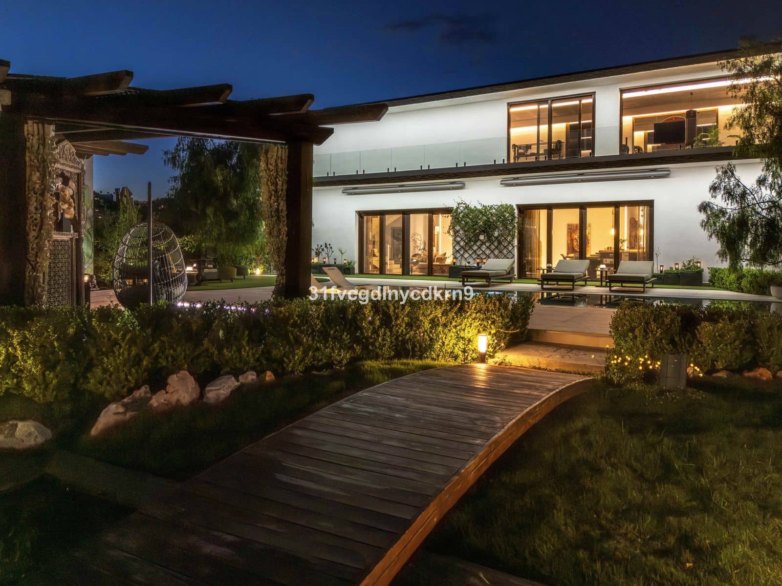 6 bedroom Villa for sale in Benahavis with pool - € 3,950,000 (Ref: 9016300)