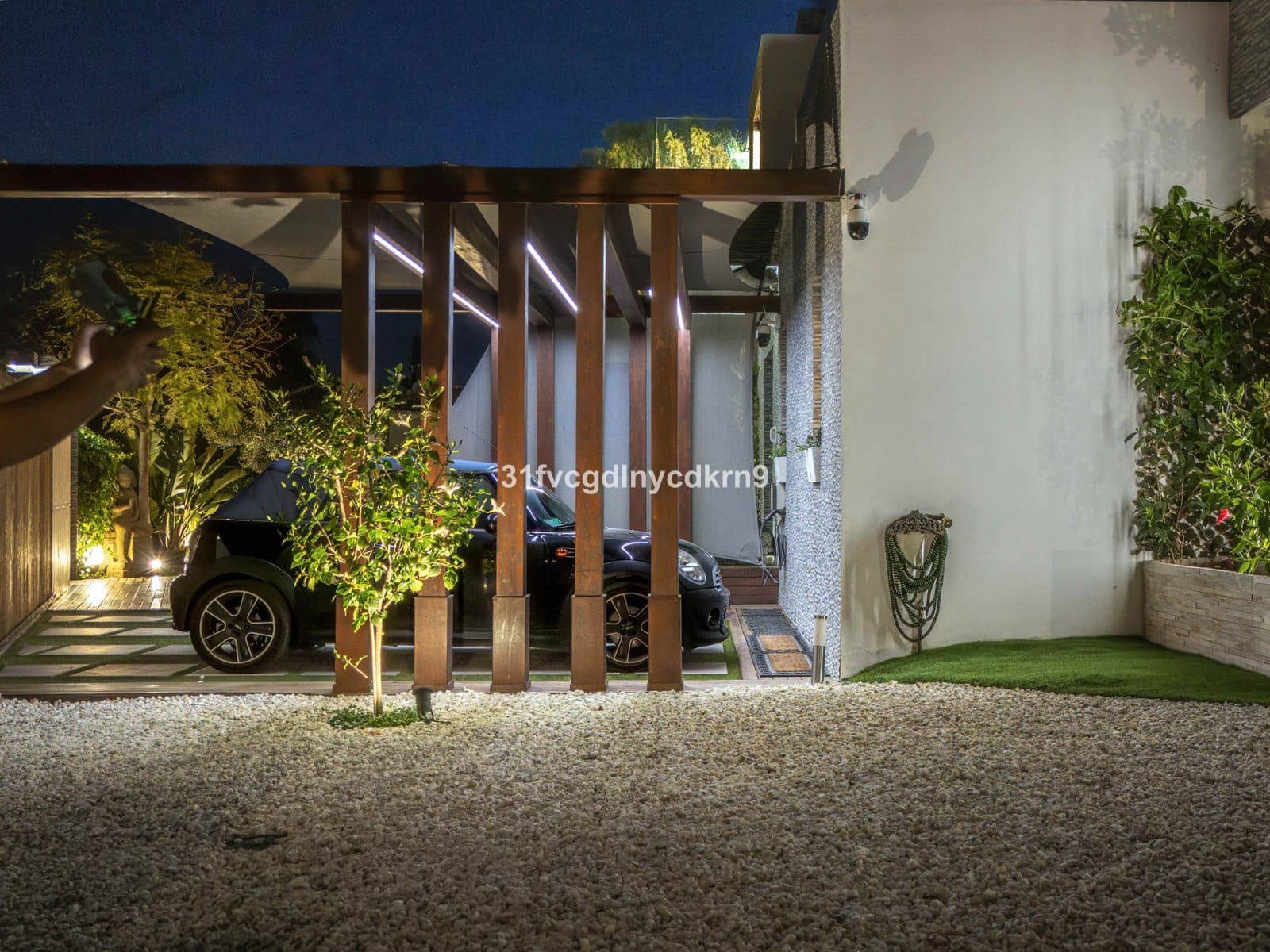 6 bedroom Villa for sale in Benahavis with pool - € 3,950,000 (Ref: 9016300)