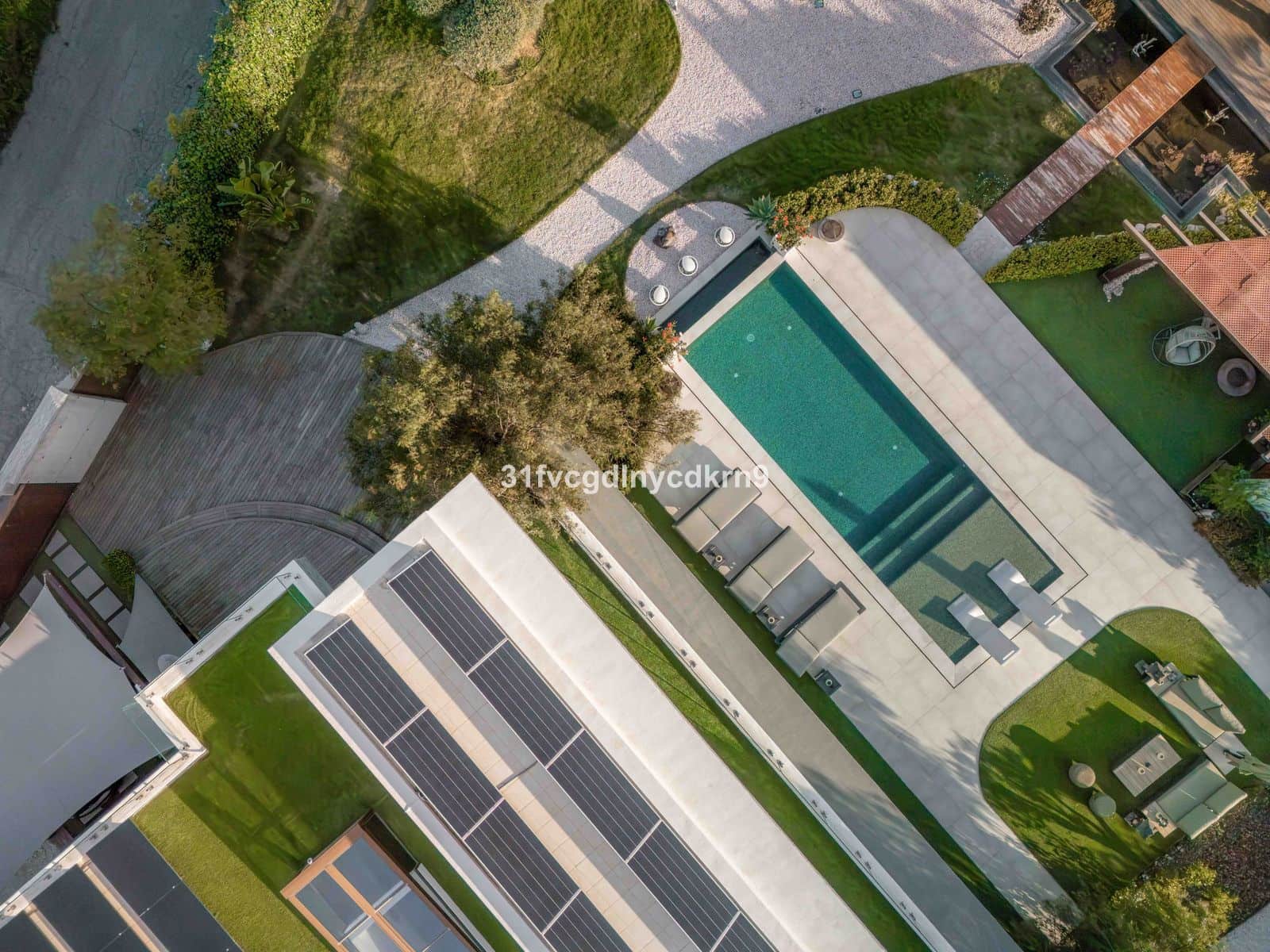 6 bedroom Villa for sale in Benahavis with pool - € 3,950,000 (Ref: 9016300)