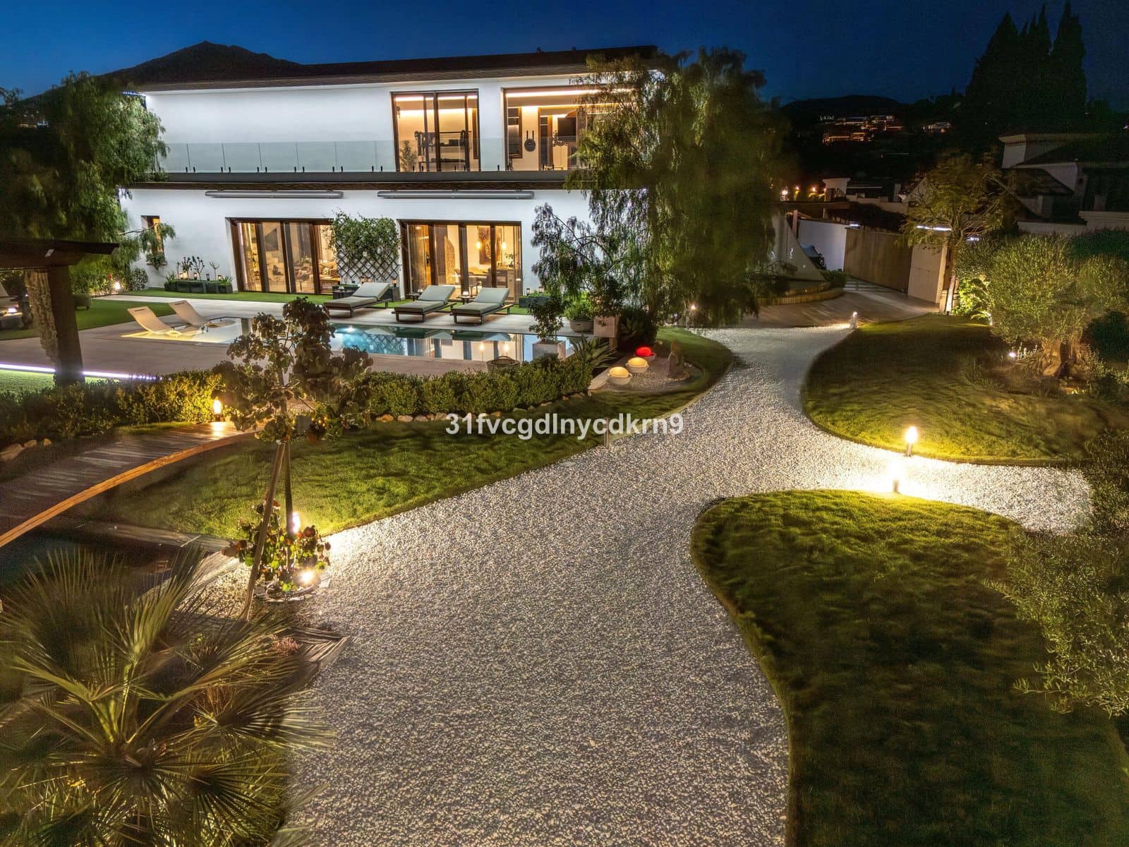 6 bedroom Villa for sale in Benahavis with pool - € 3,950,000 (Ref: 9016300)
