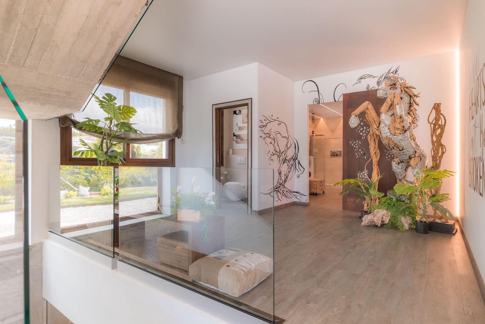 6 bedroom Villa for sale in Benahavis with pool - € 3,950,000 (Ref: 9016300)