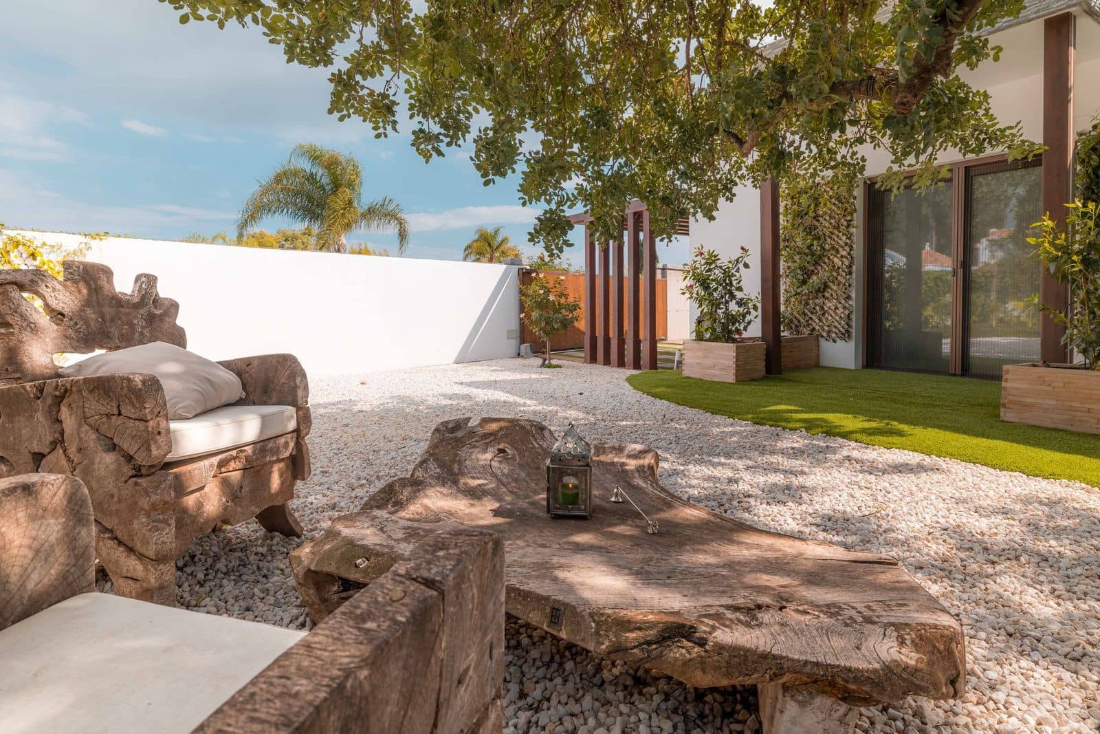6 bedroom Villa for sale in Benahavis with pool - € 3,950,000 (Ref: 9016300)