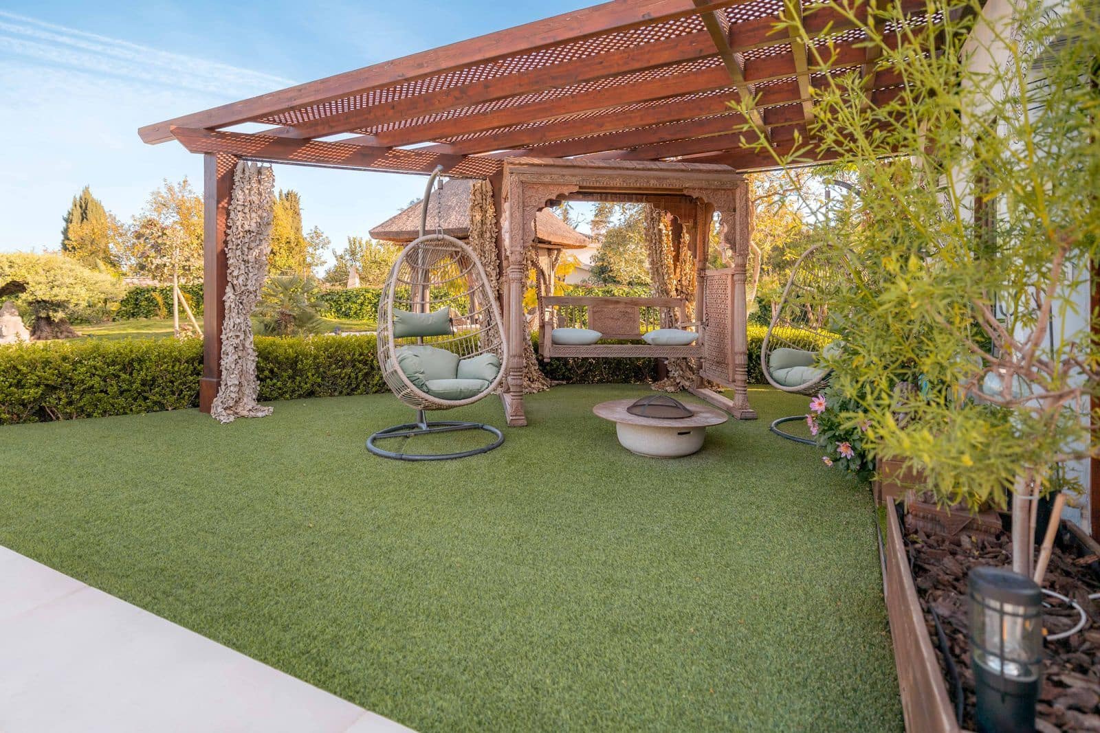 6 bedroom Villa for sale in Benahavis with pool - € 3,950,000 (Ref: 9016300)