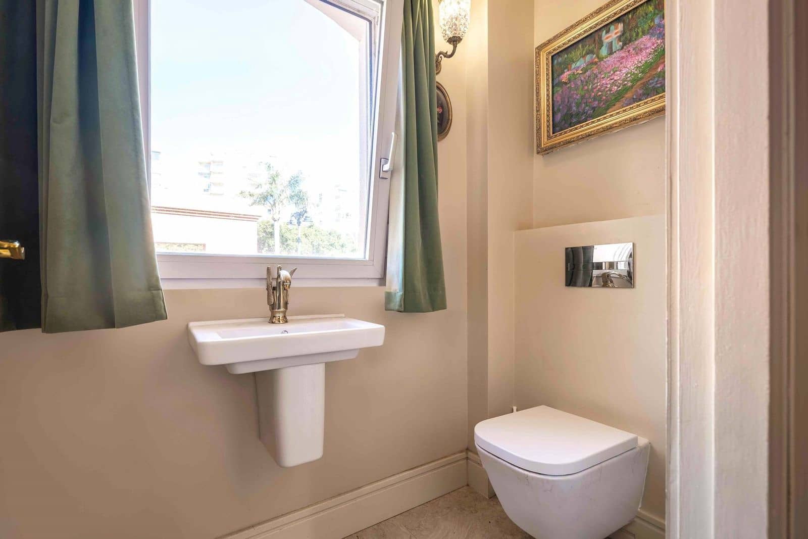 4 bedroom Apartment for sale in Estepona - € 850,000 (Ref: 9016301)