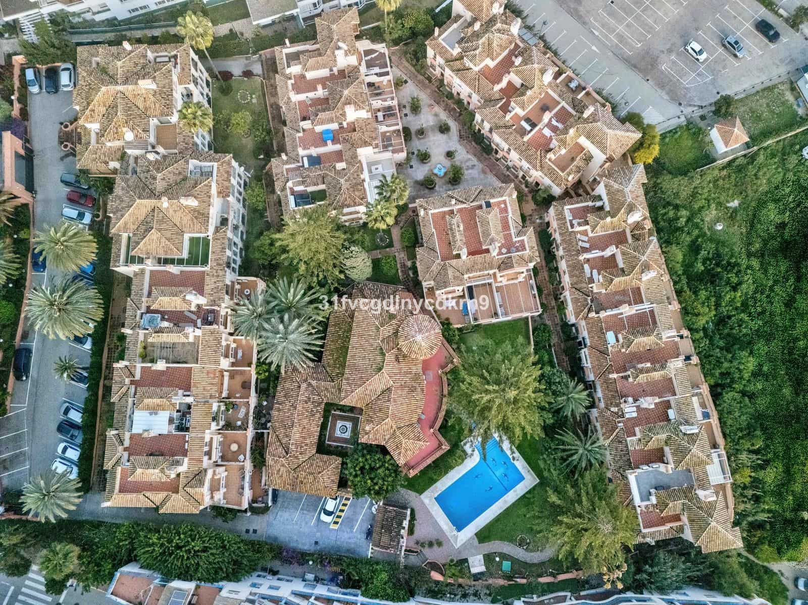 4 Zimmer Apartment zu verkaufen in Estepona - 850.000 € (Ref: 9016301)