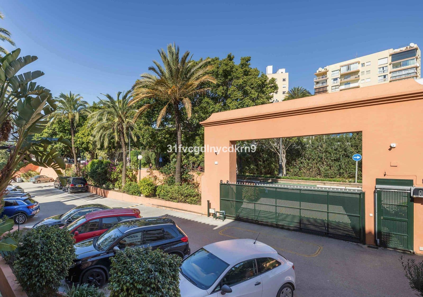 4 bedroom Apartment for sale in Estepona - € 850,000 (Ref: 9016301)