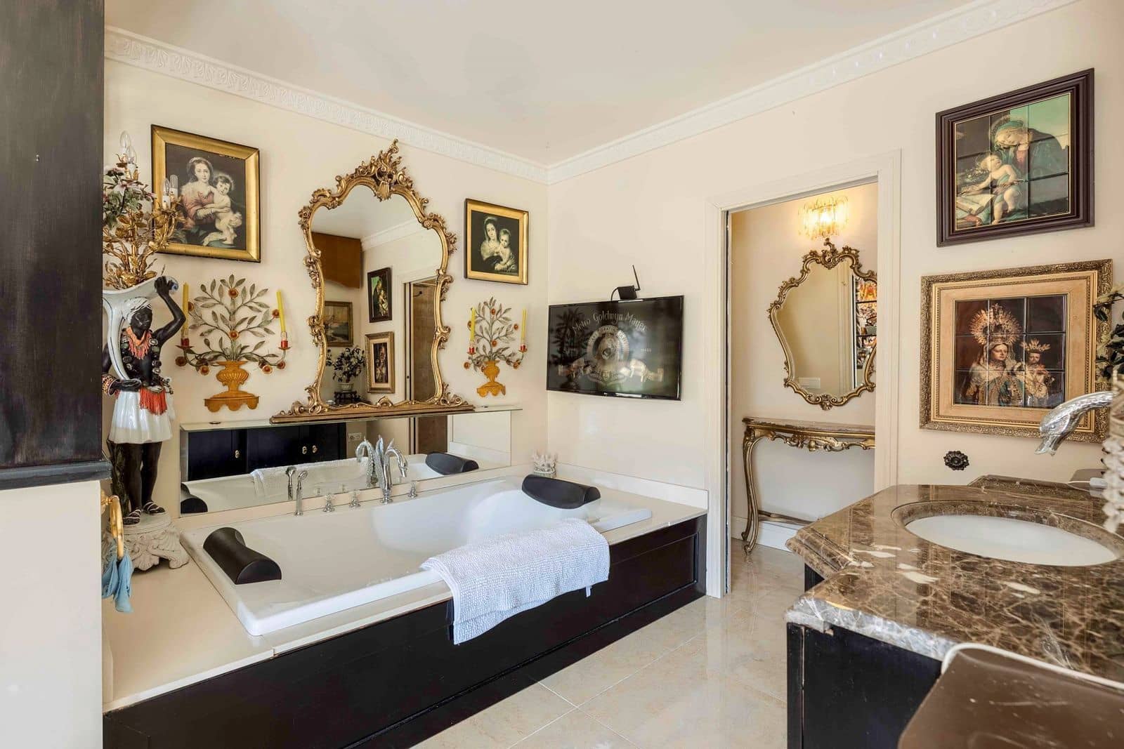 4 sypialnia Apartament na sprzedaż w Estepona - 850 000 € (Ref: 9016301)
