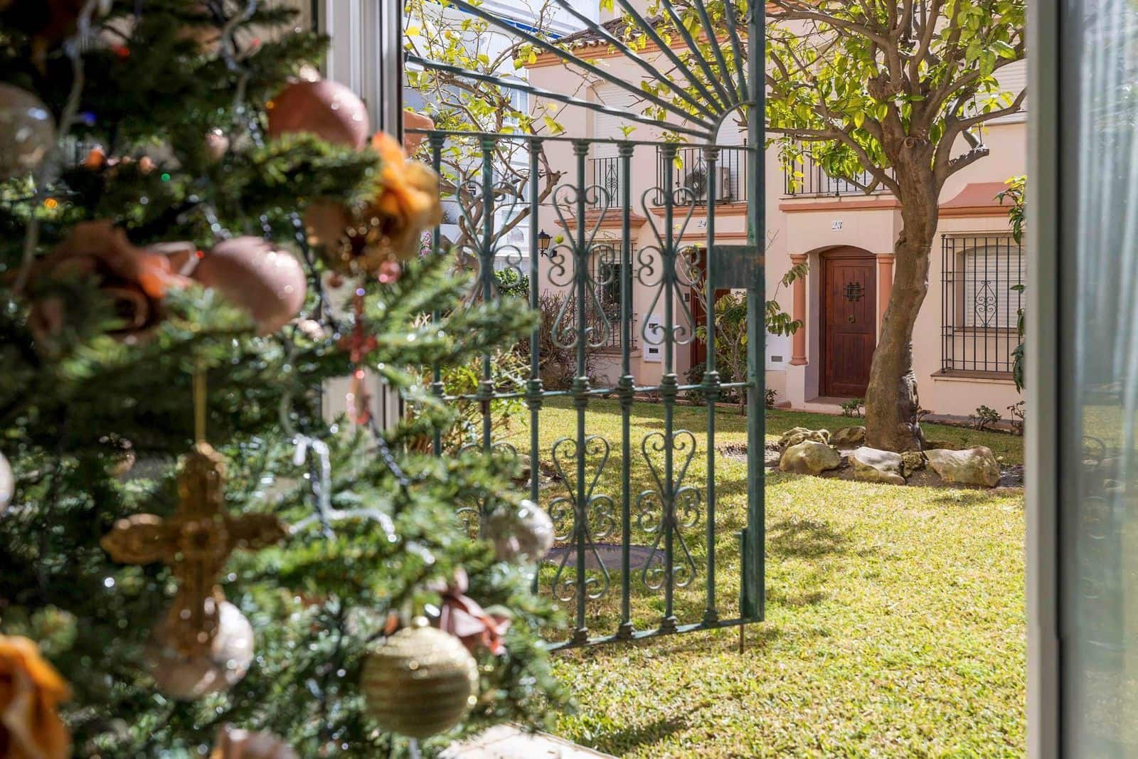 4 sypialnia Apartament na sprzedaż w Estepona - 850 000 € (Ref: 9016301)