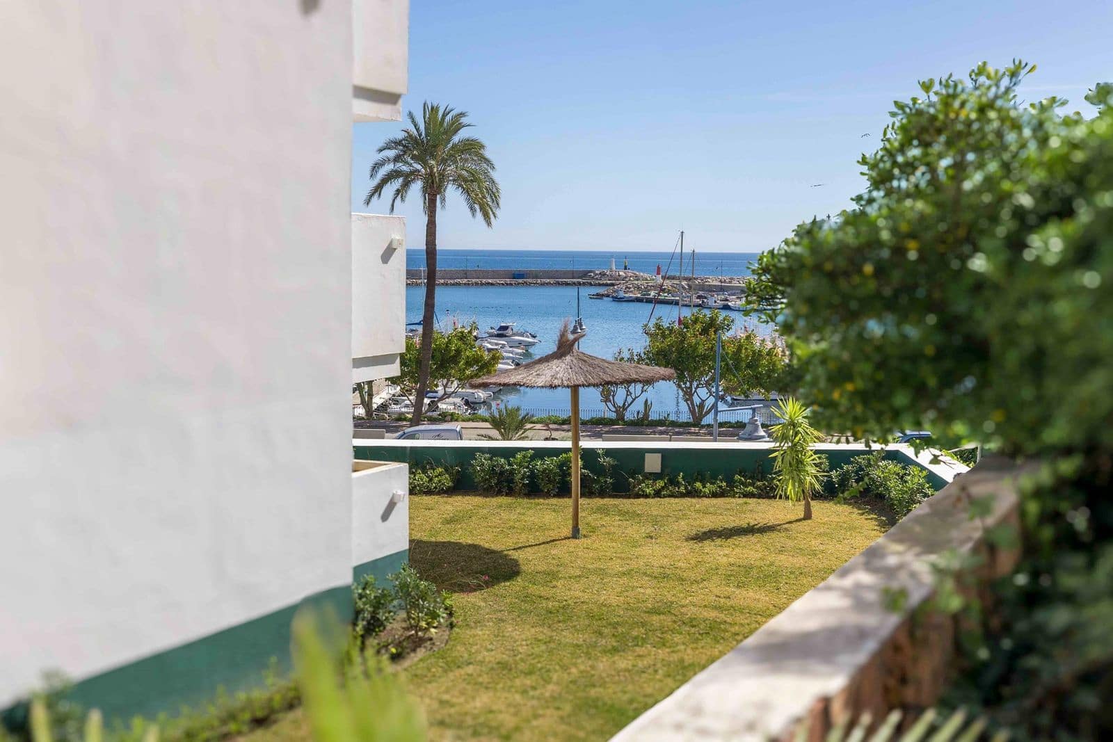 4 sypialnia Apartament na sprzedaż w Estepona - 850 000 € (Ref: 9016301)