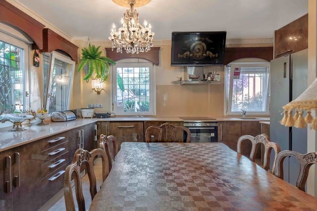 4 slaapkamer Appartement te koop in Estepona - € 850.000 (Ref: 9016301)
