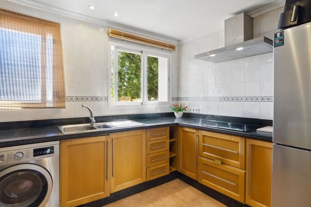 4 Zimmer Penthouse zu verkaufen in Nueva Andalucia, Marbella mit Pool - 670.000 € (Ref: 9020311)