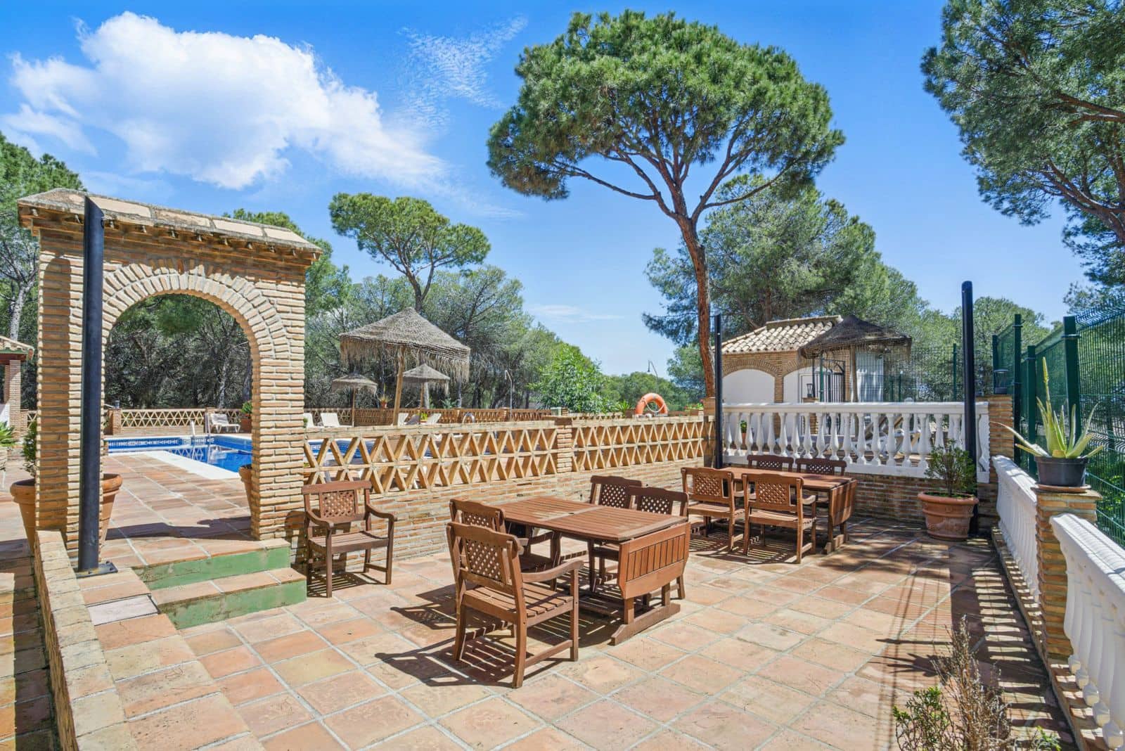 4 sovrum Takvåning till salu i Nueva Andalucia med pool - 670 000 € (Ref: 9020311)