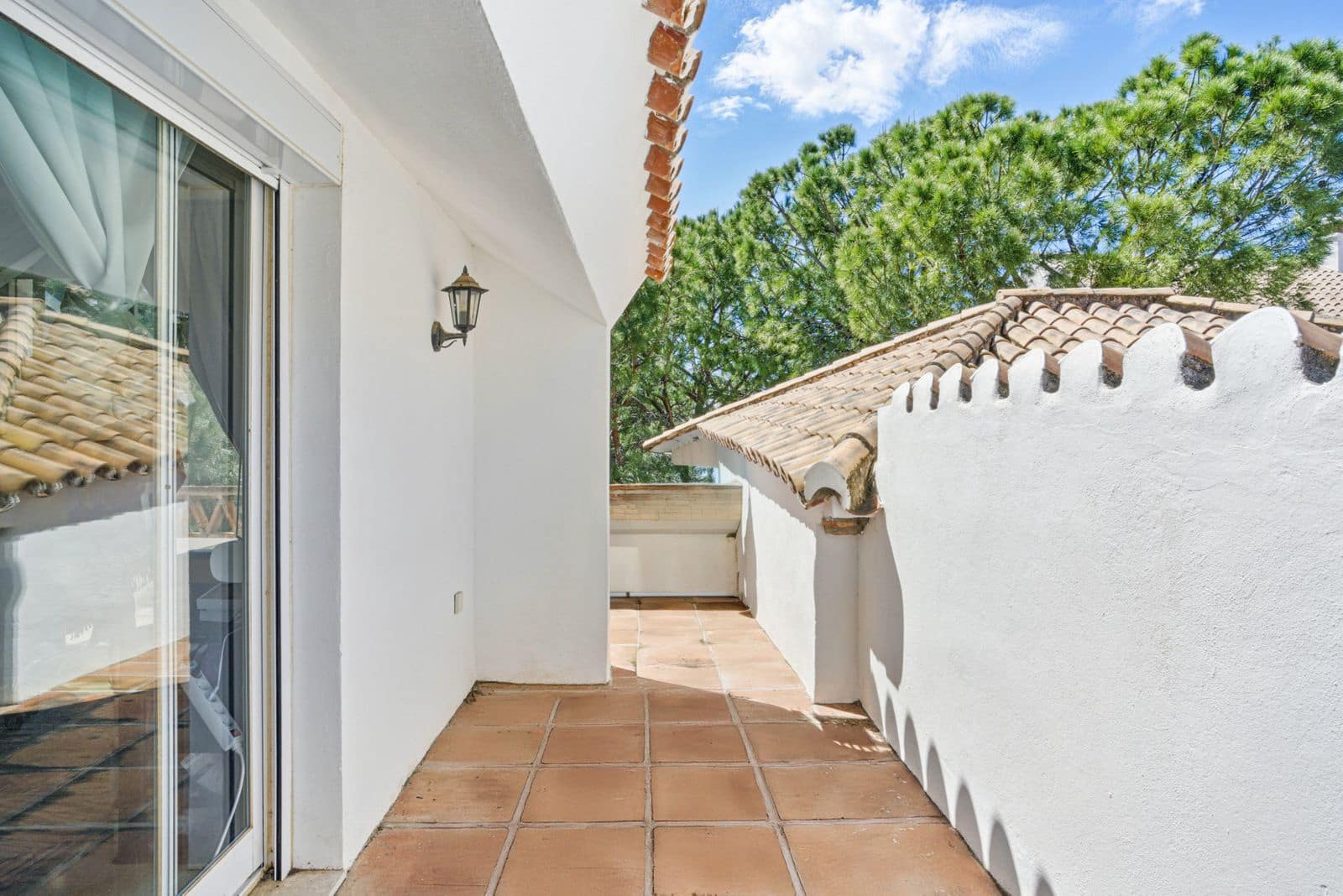 4 sypialnia Penthouse na sprzedaż w Nueva Andalucia z basenem - 670 000 € (Ref: 9020311)