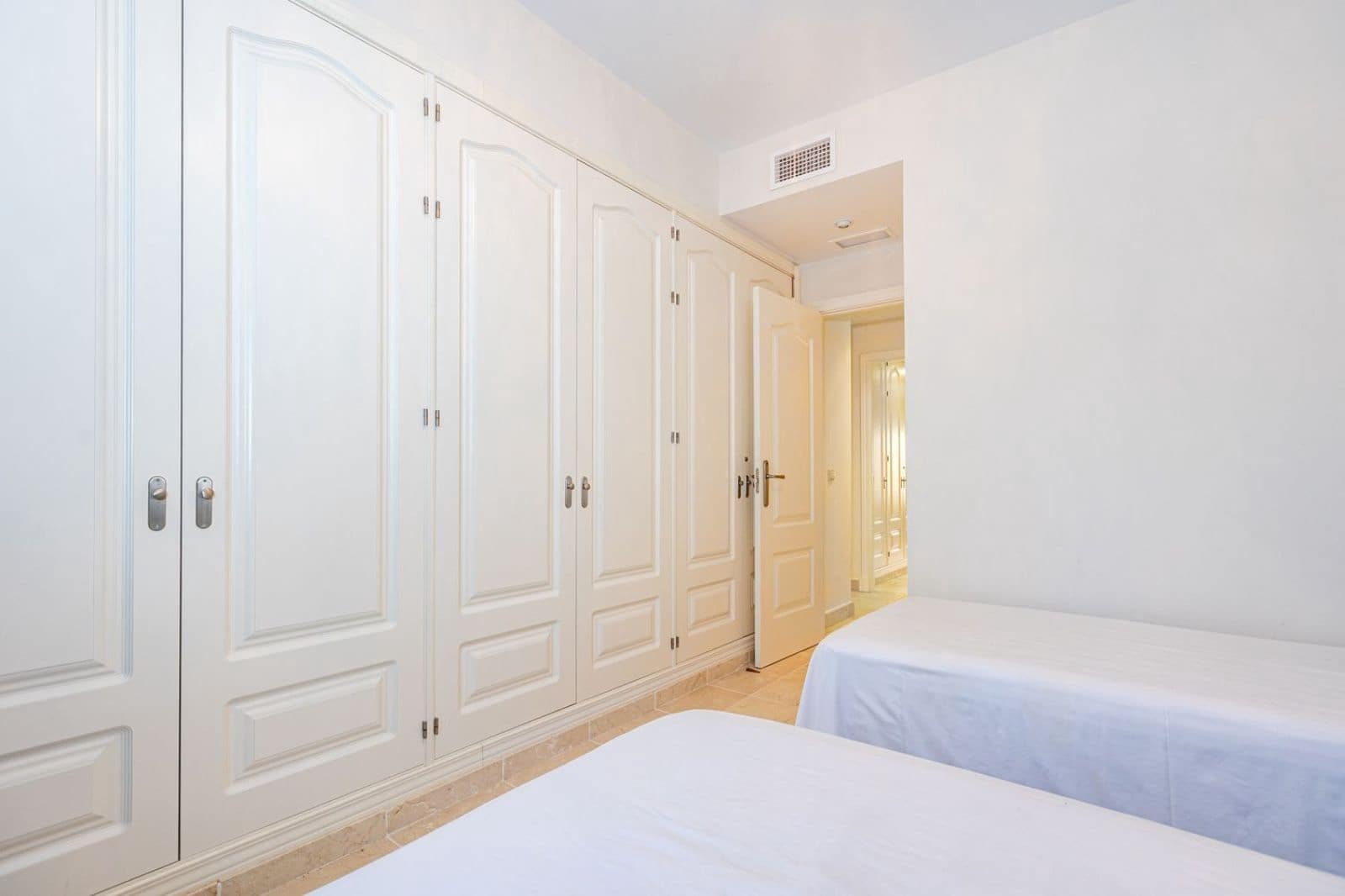 2 Zimmer Apartment zu verkaufen in Benahavis mit Garage - 450.000 € (Ref: 9022427)