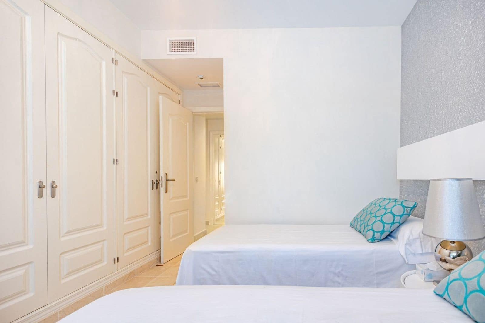 2 Zimmer Apartment zu verkaufen in Benahavis mit Garage - 450.000 € (Ref: 9022427)