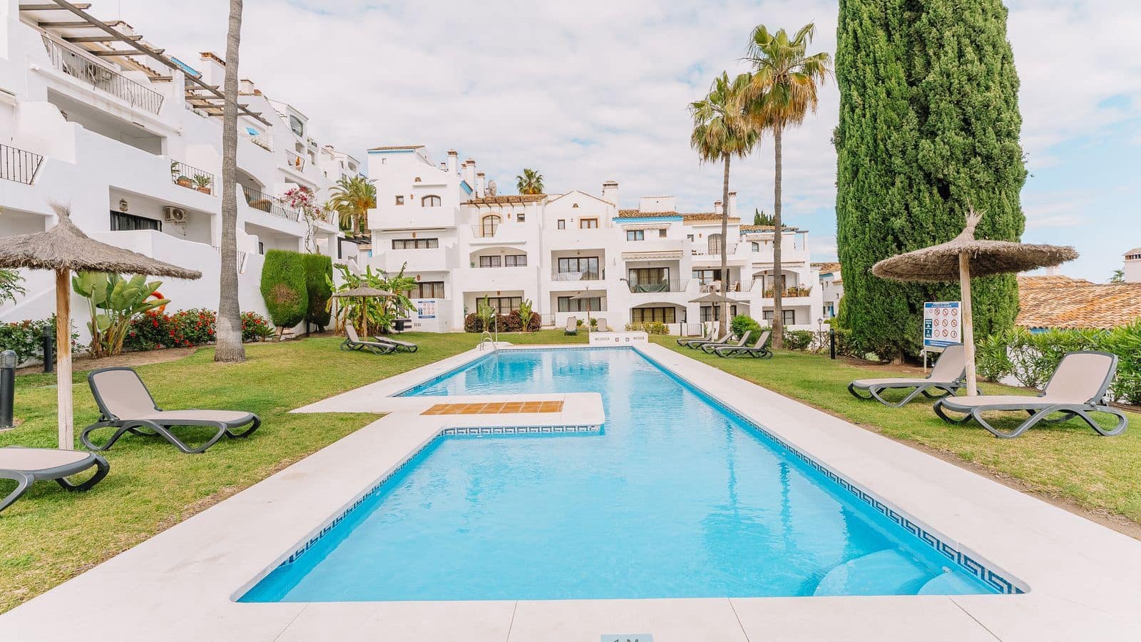 3 bedroom Townhouse for sale in Benahavis with garage - € 670,000 (Ref: 9022435)