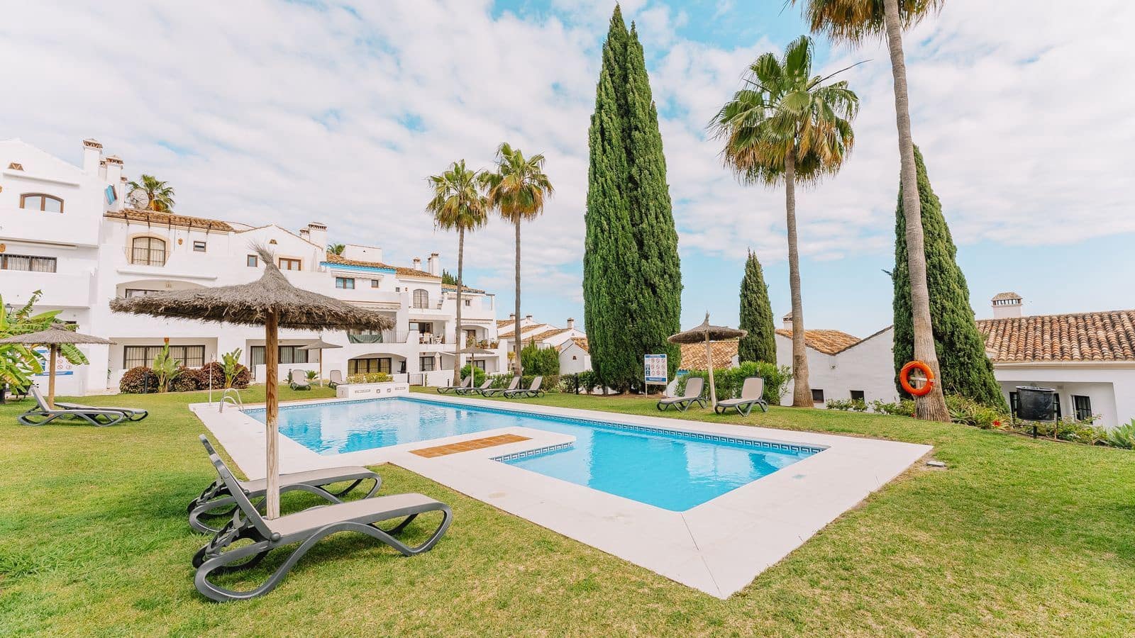 3 bedroom Townhouse for sale in Benahavis with garage - € 670,000 (Ref: 9022435)