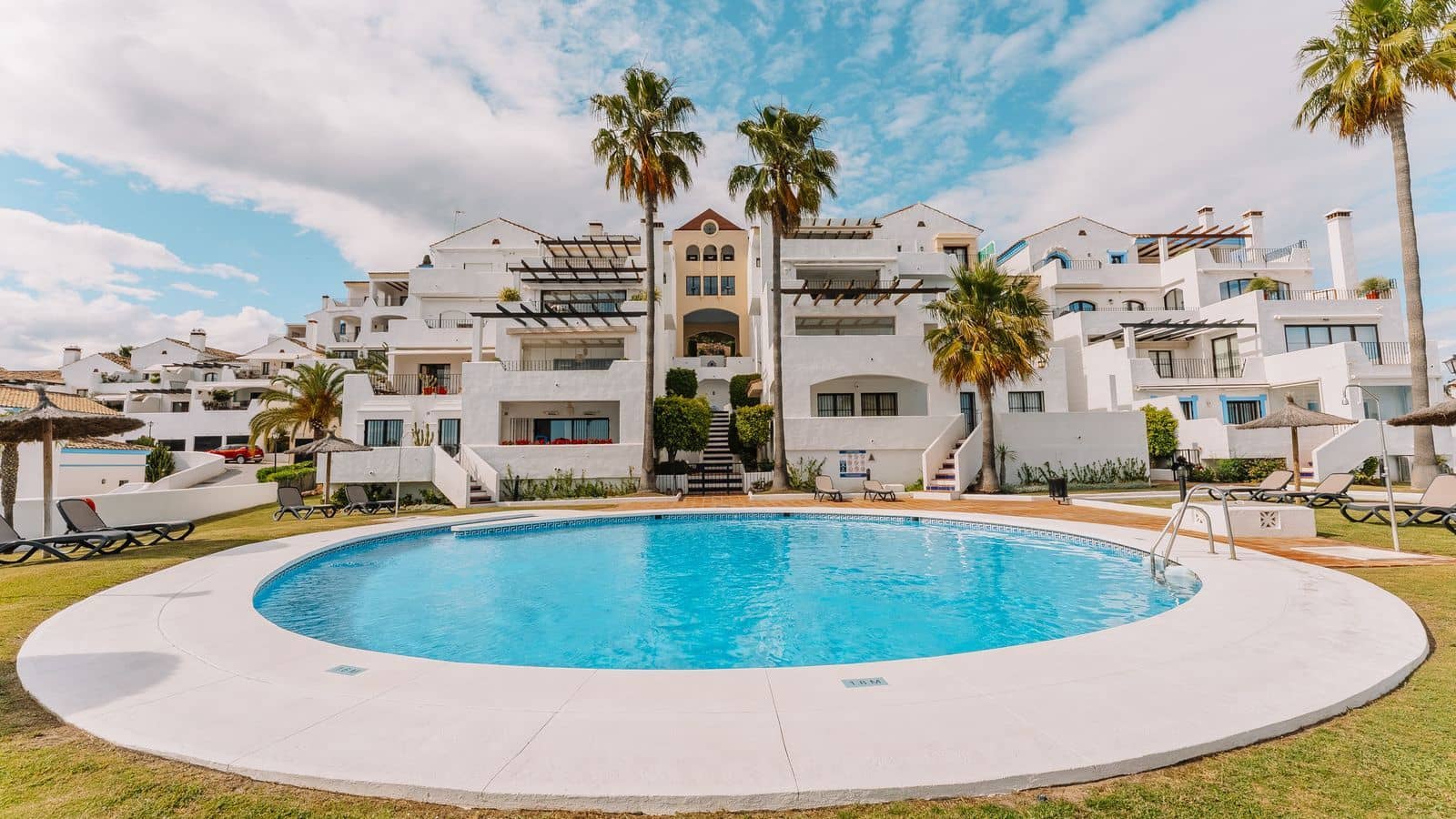 3 bedroom Townhouse for sale in Benahavis with garage - € 670,000 (Ref: 9022435)