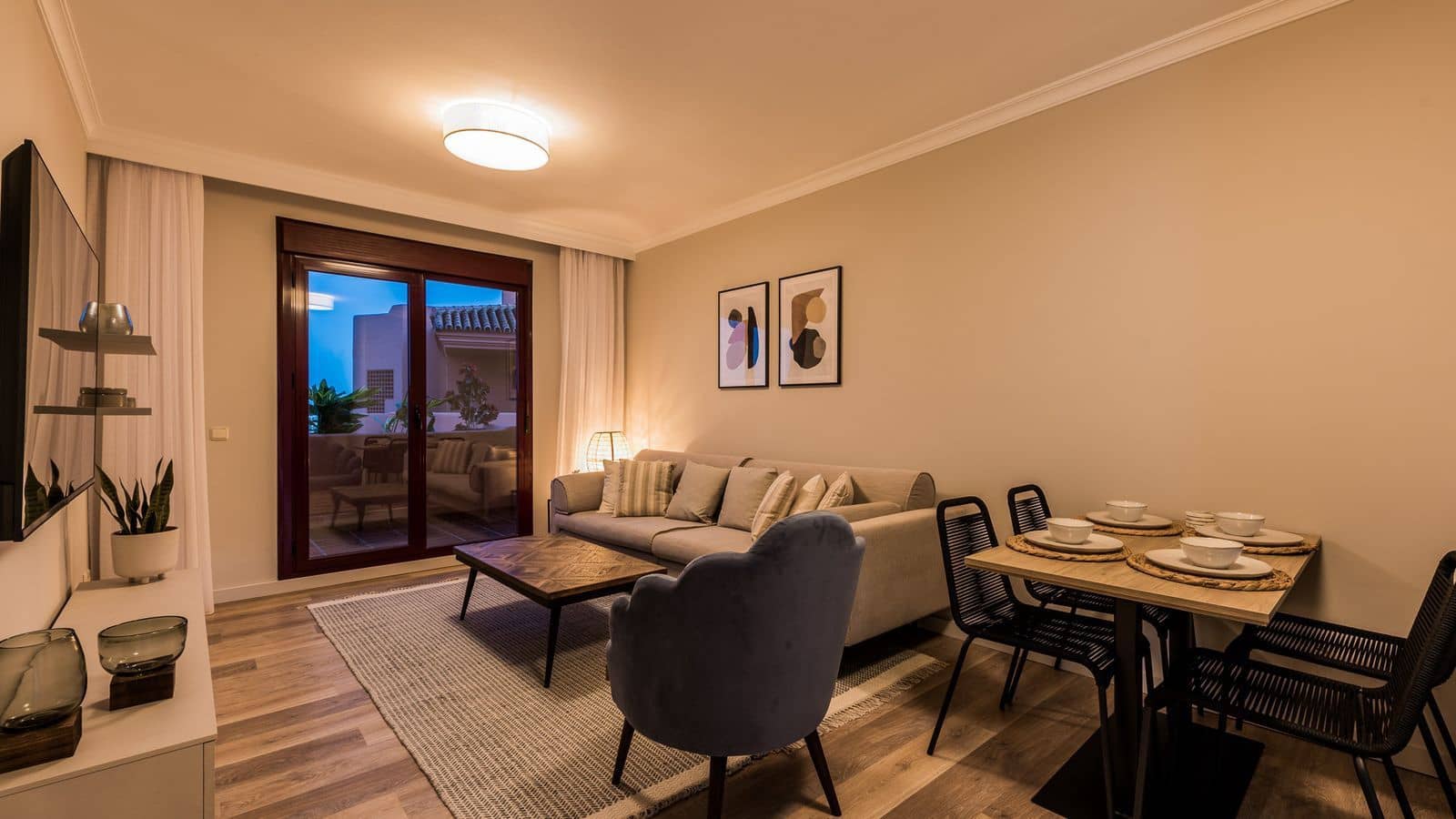 2 bedroom Apartment for sale in Benahavis with pool - € 335,000 (Ref: 9022488)