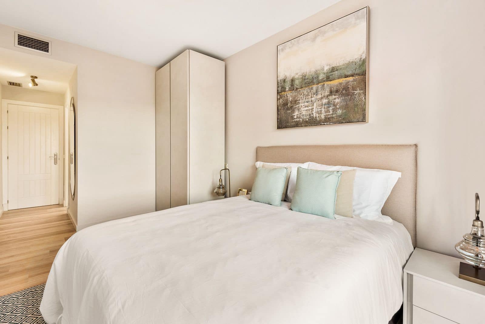 2 bedroom Apartment for sale in Benahavis with pool - € 335,000 (Ref: 9022488)